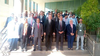 وزير التعليم العالي يستعرض تقريرًا حول تطبيقات الذكاء الاصطناعي في العمل الإعلامي