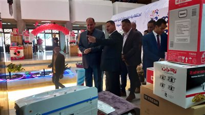 محافظ أسيوط يوزع 20 جهاز عروسة لفتيات مقبلات على الزواج