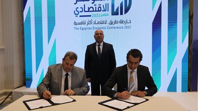 وزير النقل يشهد توقيع وثيقة الشروط لإدارة وتشغيل قطارات النوم بين السكة الحديد وشركة ابيلا