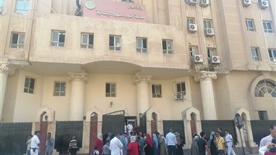 تشديدات أمنية استعدادًا لرابع جلسات محاكمة رئيس جامعة دمنهور بتهمة الرشوة