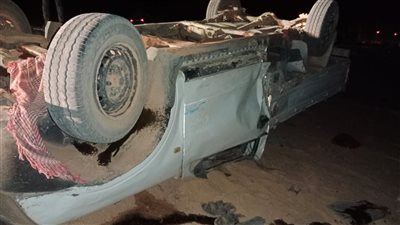 مصرع شخص وإصابة 10 آخرين إثر حادث انقلاب سيارة ربع نقل في أسوان | أسماء 