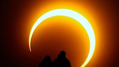 تتضمن 8 عبادات| كيفية أداء صلاة كسوف الشمس.. الفرق بينها وبين خسوف القمر 