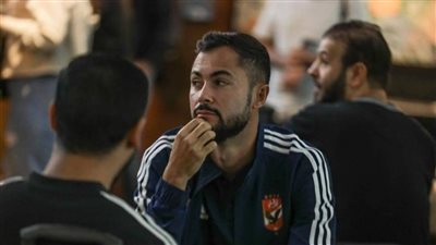 توافد لاعبي الأهلي إلى مطار القاهرة استعدادًا للسفر إلى الإمارات