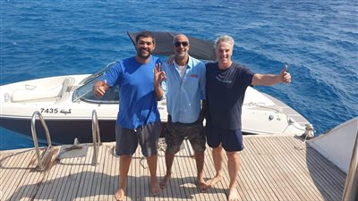 قاهر القطب الجنوبي.. البحر الأحمر تنهي استعداداتها لـ استقبال السباح البريطاني لويس بوغ دعمًا لمؤتمر المناخ