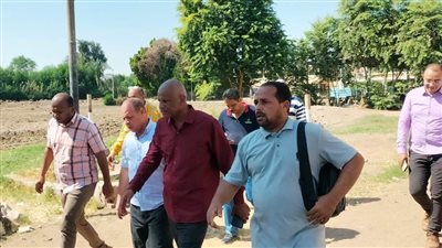 محافظ أسوان يكلف نائبه بمتابعة مشروعات حياة كريمة في كوم أمبو