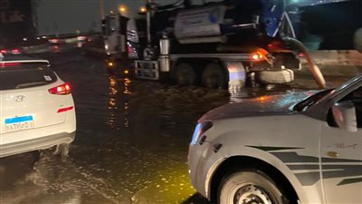 رئيس مياه القاهرة يتابع أعمال رفع آثار الأمطار بمحور المشير