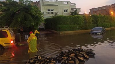 الهلال الأحمر: الدعم بسيارات دفع رباعي لتغطية المناطق المتضررة من الأمطار بالقاهرة | صور