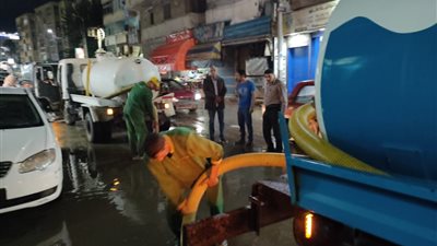 محافظ المنوفية يشدد على رؤساء الأحياء بالتعامل الفوري مع مياه الأمطار | صور 