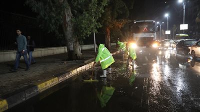 محافظة الجيزة تناشد المواطنين بعدم النزول إلا للضرورة والابتعاد عن أعمدة الإنارة بسبب الطقس 