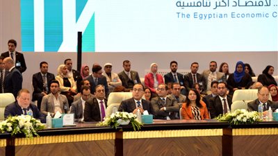 وزير التجارة والصناعة يستعرض ملامح استراتيجية تطوير قطاع الصناعة