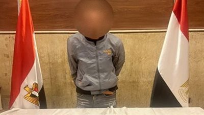 هدده بسلاح أبيض.. حبس المتهم بسرقة شخص بالإكراه في القاهرة