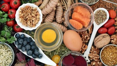 هل أصبح الغذاء اليومي سببًا خفيًا وراء تدهور صحتنا النفسية؟