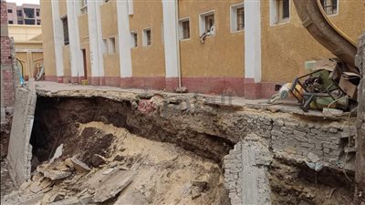 بسبب أعمال حفر مبنى.. انهيار السور الخارجي للمعهد الديني بمركز ملوي في المنيا