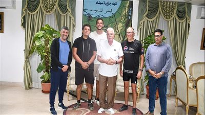 سافروا من القاهرة لشرم الشيخ بالعجل.. فودة يستقبل 3 شباب ينشرون الوعي البيئي قبل قمة المناخ