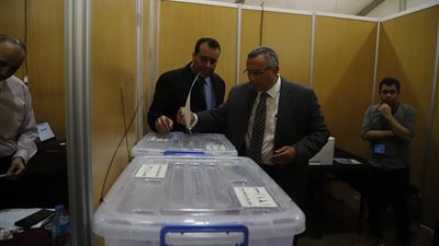 رئيس الوفد يتابع سير العملية الانتخابية للهيئة العليا.. ويدلي بصوته