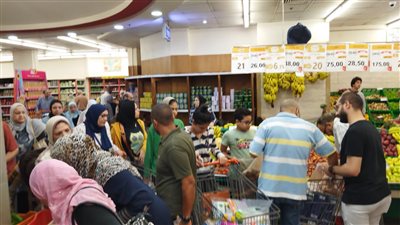 تموين الإسكندرية: لا تهاون مع محتكري السلع الغذائية.. وحملات مستمرة لمراقبة الأسعار