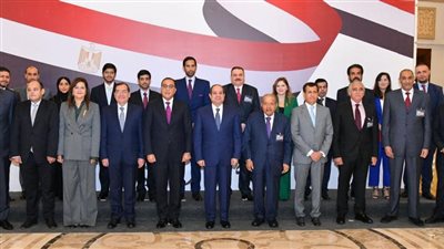 اجتماع السيسي مع رجال الأعمال القطريين على هامش الملتقى والمعرض الدولي الأول للصناعة