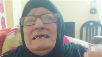 بتسلط عيالها عليا ومربيالي كلاب.. سيدة مسنة تستغيث من بطش زوجة نجلها بالمطرية | بث مباشر 