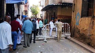 إصابة 3 أشخاص في انهيار سقف عقار بالإسكندرية | صور