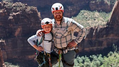 طفل يبلغ في عمر 8 سنوات يصبح أصغر شخص يتسلق مرتفعات إل كابيتان بأمريكا