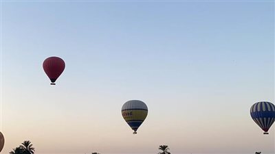 38 رحلة بالون طائر على متنها 760 سائحًا.. و120 حنطورًا تحتفي بمؤتمر اتحاد المستثمرات العرب بالأقصر