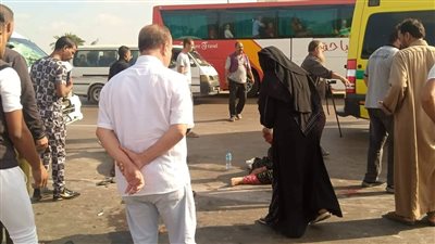 إصابة 4 أشخاص في حادث انقلاب سيارة بصحراوي البحيرة