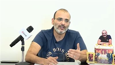 أيمن بهجت قمر: أنا شاعر على الله بلا نقابة ولا معاش