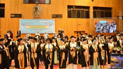 جامعة أسيوط تشهد حفل تخرج الدفعة الخامسة من كلية طب الأسنان