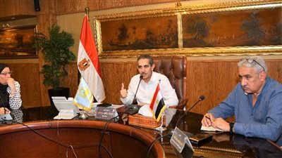 محافظ الغربية يجتمع بكبار تجار المواد الغذائية.. ويوجه بتشديد الرقابة على الأسواق