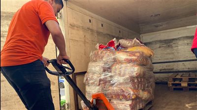 محافظ بورسعيد: ضخ كميات كبيرة من السلع الغذائية والأساسية بالأسواق لتلبية احتياجات المواطن│ صور