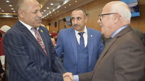 محافظ بورسعيد يلتقي