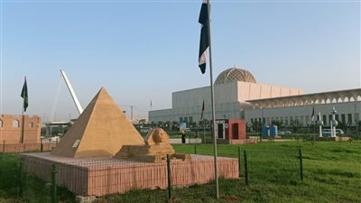 الأهرامات ومقام الشهيد.. معالم عربية تزين ساحة جامع الجزائر استعدادا للقمة 