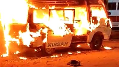 العند يوّلد الكفر.. مالك سيارة أجرة يشعل النيران بها إثر خلاف مع سائقها بقنا | فيديو