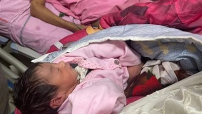 واقعة فريدة.. سيدة تضع مولدتها بالرغم من انغماس الأم في غيبوبة 7 أشهر