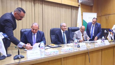 وزير التموين يشهد توقيع بروتوكول مع البنك الأهلي لإنشاء مكاتب سجل تجاري بالفروع المختلفة | تفاصيل