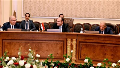 وزير الصناعة: حريصون على تنمية علاقات التعاون الاقتصادي مع قطر