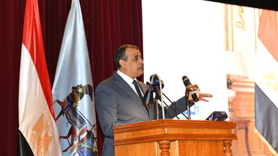 وزير الإنتاج الحربي يقرر رفع زيادة بدل الوجبة للعاملين 