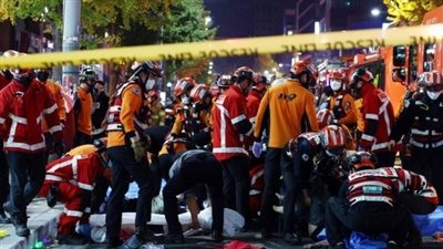 مصري مقيم بكوريا الجنوبية وناجي من حادث التدافع بالهالوين: الأعداد كانت أكبر من مساحة المكان | بث مباشر 