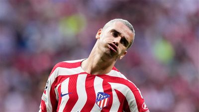 جريزمان يقود هجوم أتلتيكو مدريد أمام برشلونة في الدوري الإسباني