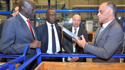 وزير النقل الجنوب سوداني يزور مجمع مصر للطيران للصيانة وعمرة المحركات