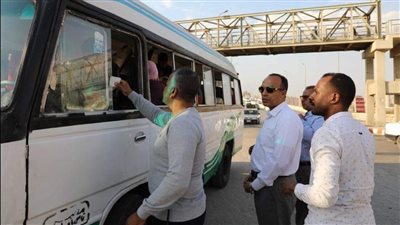محافظ المنيا يكلف نائبه بالتحقق من شكاوى عدد من المواطنين بمخالفة سيارات الأجرة لخطوط السير وتحصيل أجرة مضاعفة