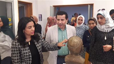 تطبيقية بنها تفتتح معرضها الأول لقسم النحت بعنوان الفن حياة