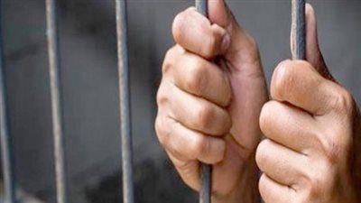 أخفته داخل حقيبة سوداء.. المشدد 6 سنوات لربة منزل ببنها لترويج الهيروين 