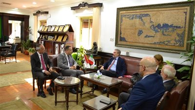 رئيس جامعة الإسكندرية والسفير الإيطالي يناقشان سبل تعزيز التعاون المشترك