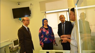 رئيس جامعة أسيوط يتفقد وحدة زرع النخاع بمعهد جنوب مصر للأورام تمهيدًا لعودة العمل بعد توقف 6 أشهر