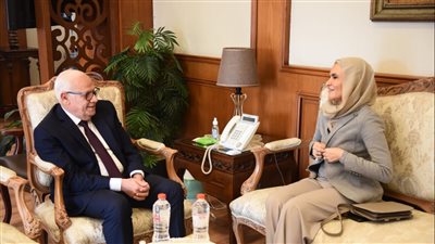 محافظ بورسعيد يستقبل قافلة بيت الزكاة والصدقات المصري | صور