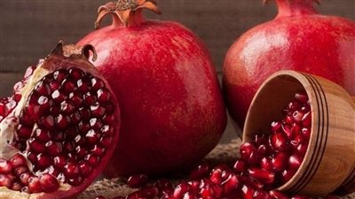 يحمي الغضاريف ويؤخر علامات تقدم السن.. تعرف على فوائد الرمان