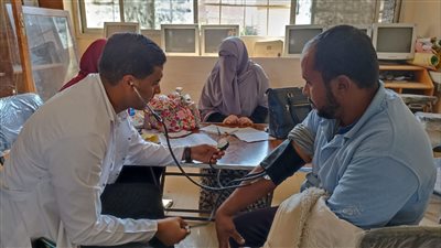 جامعة المنيا تطلق قافلة طبية متكاملة الخدمات لأهالي مركز العدوة