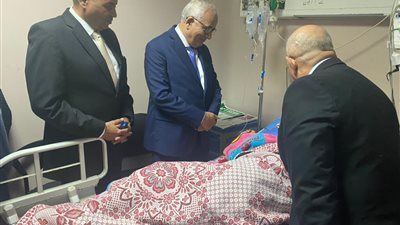 وزير التعليم يتابع حالة طالبة أصيبت بإعياء خلال اليوم الدراسي.. ويُوجه بمحاسبة المقصرين