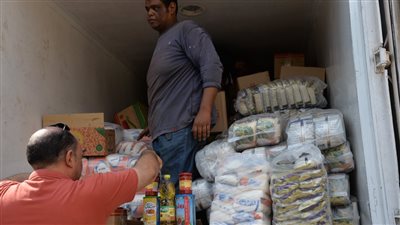 الدفع بسيارة سلع غذائية أساسية بأسعار مدعمة في الإسماعيلية 